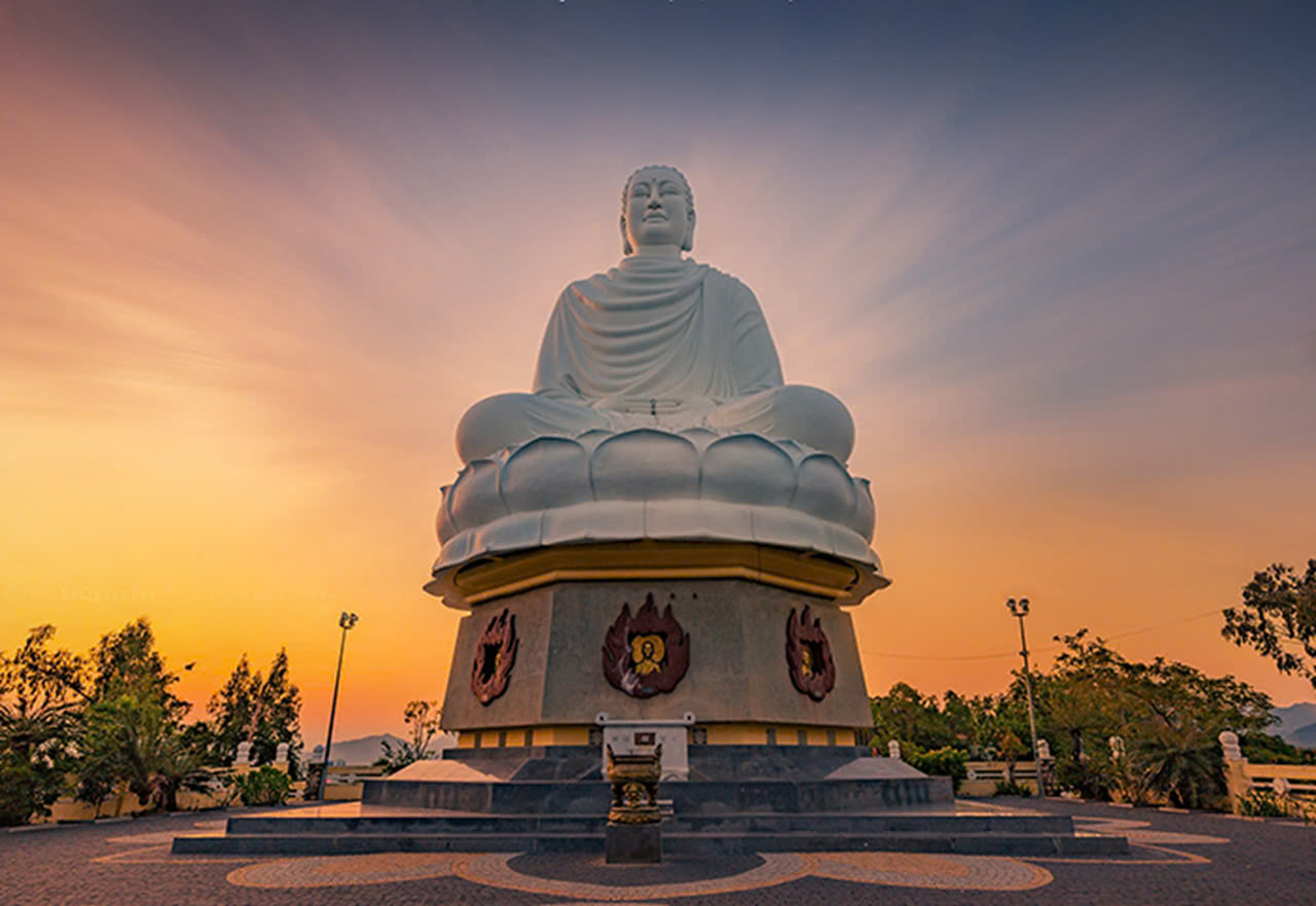 Tour Nha Trang 1 Ngày 3 Địa điểm thăm quan Chùa Long Sơn
