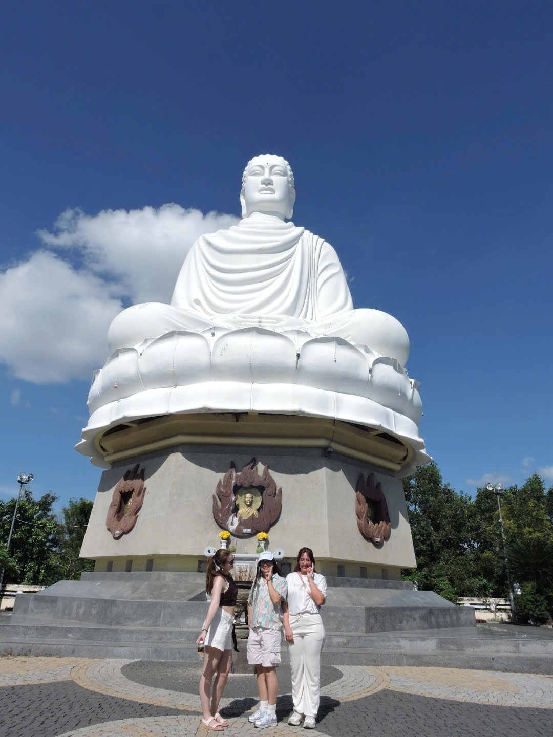 Tour Nha Trang 1 Ngày 5 long son pagoda nha trang rotated