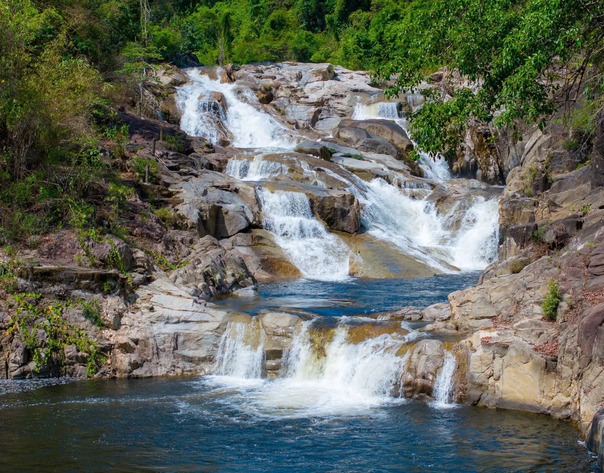 Tour Thác Yang Bay 1 Ngày 2 tour thac yang bay vuongland nha trang