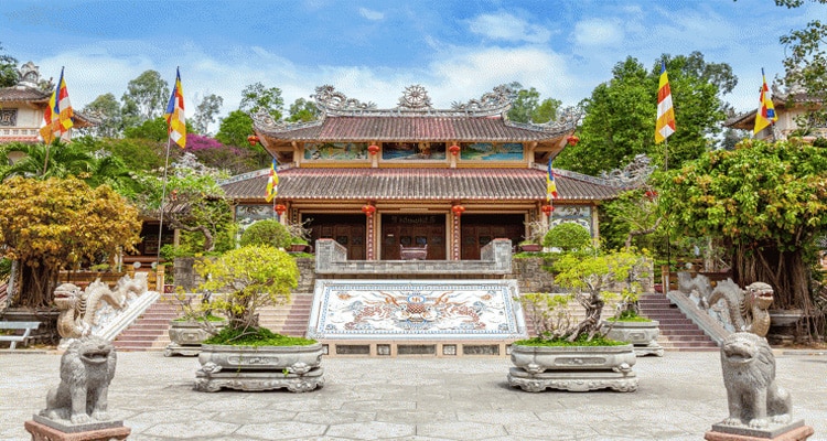 Tham Quan Ngôi Chùa Cổ Hơn 100 Tuổi Tại Nha Trang 3 Khuôn viên chùa Long Sơn