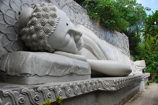 Tham Quan Ngôi Chùa Cổ Hơn 100 Tuổi Tại Nha Trang 5 Một bức tượng Phật lớn khác tại chùa Long Sơn