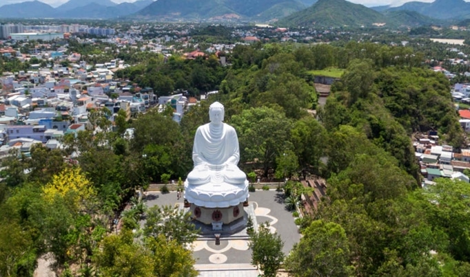 Tham Quan Ngôi Chùa Cổ Hơn 100 Tuổi Tại Nha Trang 4 Tượng Kim Thân Phật Tổ tại chùa Long Sơn