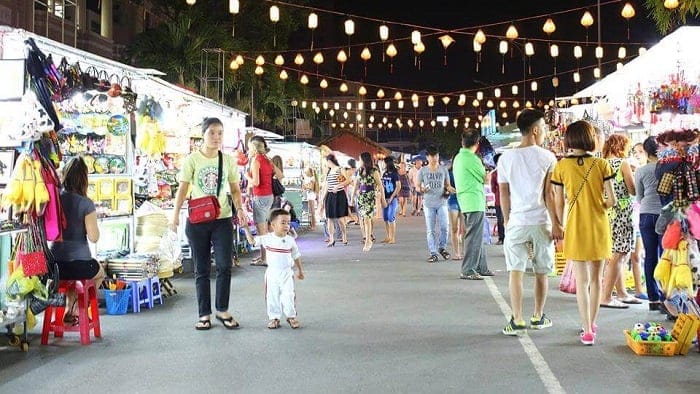 Chợ đêm tấp nập du khách