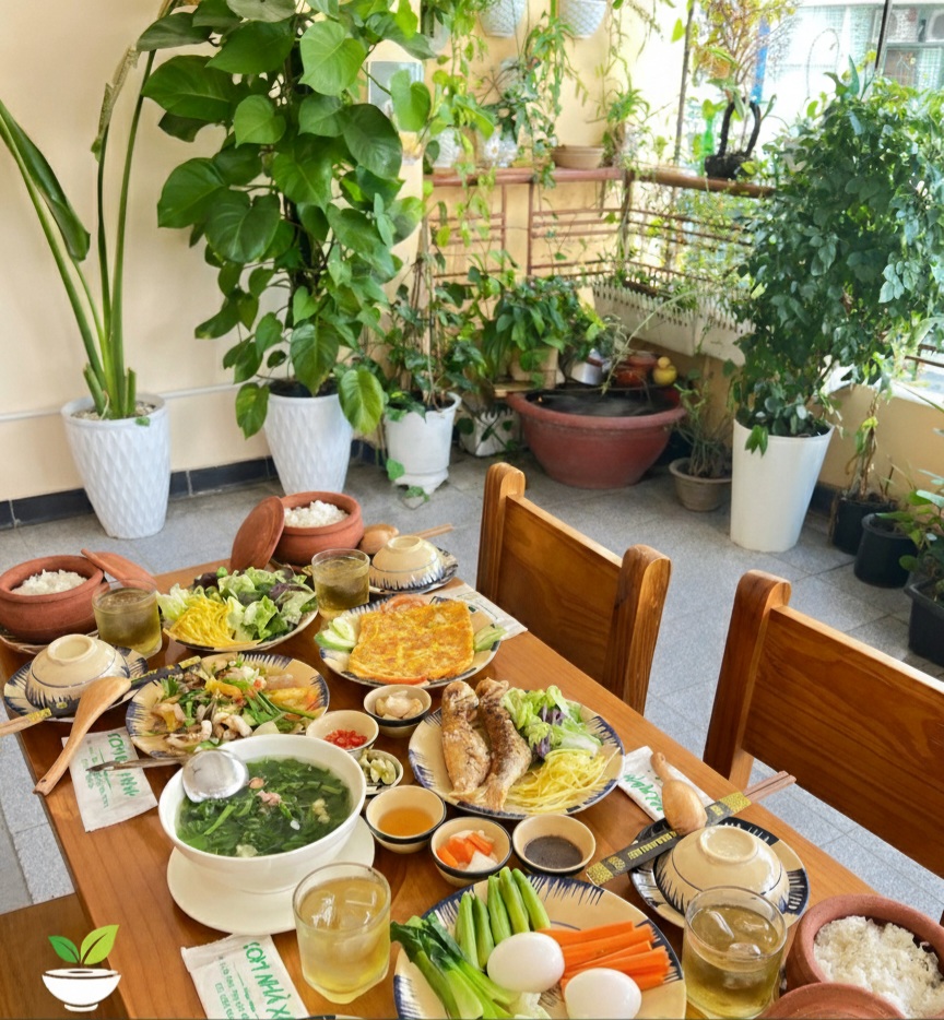 Cơm Nhà Xanh - Nơi Giữ Lửa Hồn Ẩm Thực Việt Tại Nha Trang! 2 Nhà hàng Cơm Nha Trang, thoáng mát, đồ ăn ngon