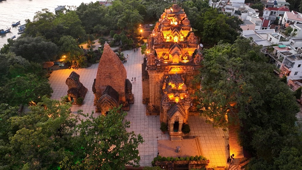 Tour Nha Trang 1 Ngày 2 City tour Nha Trang: Địa điểm Tháp bà Pô Nagar