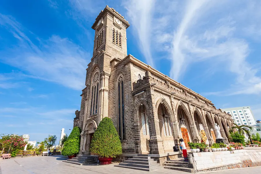 Tour Nha Trang 5N4Đ 16 City tour Nha Trang: Địa điểm Nhà Thờ Đá